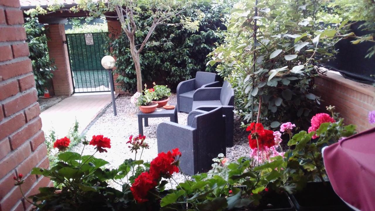 La Quercia Fiorita Hotel Trivolzio Luaran gambar